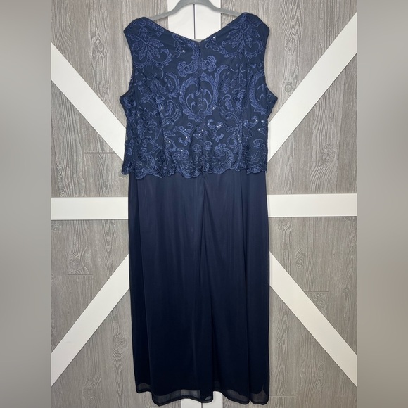 311. Alex Evenings Elegant Navy Blue Lace Evening Dress - Picture 7 of 13